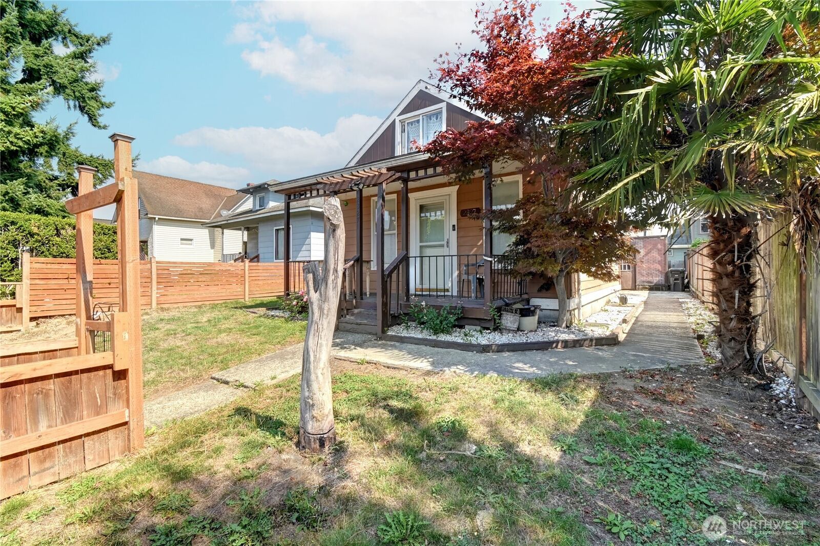 Property Photo:  2327  Harrison Avenue  WA 98201 