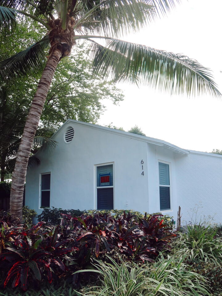 Property Photo: 614 Palm Street 1 FL 33401