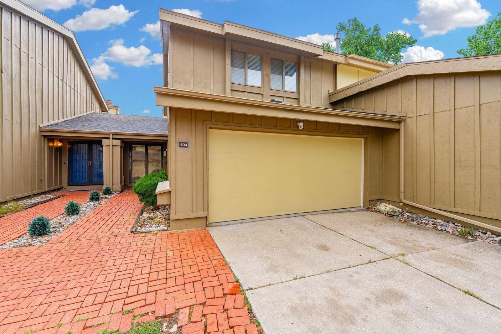 Property Photo:  8201 E Harry  KS 67207 