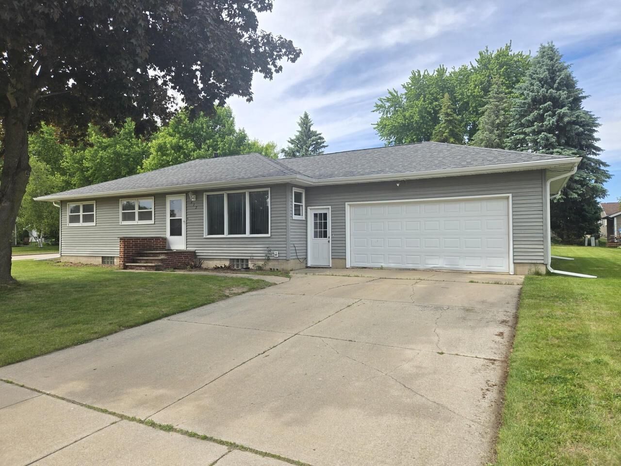 Property Photo: 612 Beekman Street WI 53963