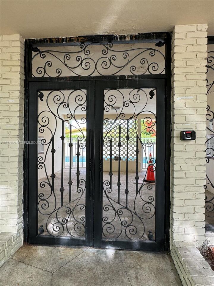 Property Photo:  1014 Salzedo St 210  FL 33134 