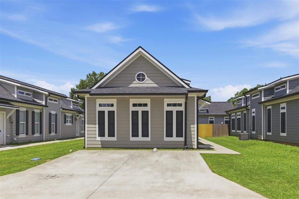 Property Photo: 303 Lyles Street LA 70648