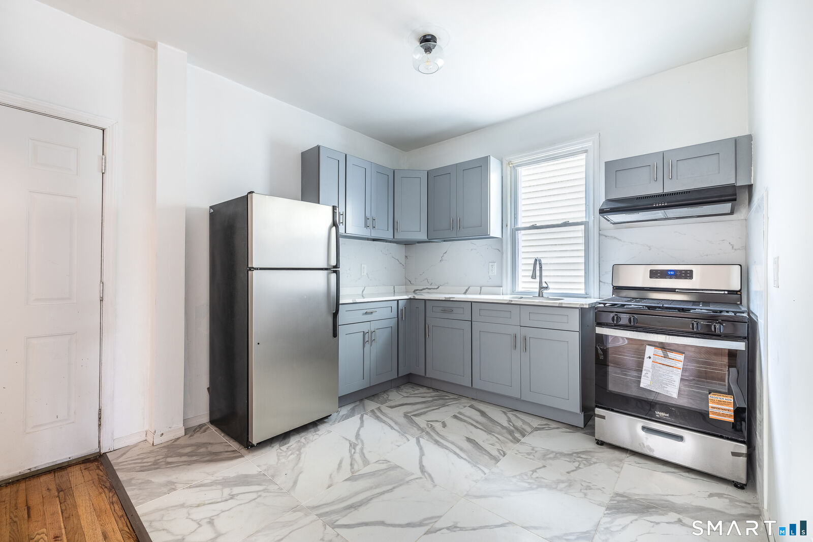 Property Photo:  1254 Pembroke Street 1st Floor  CT 06608 
