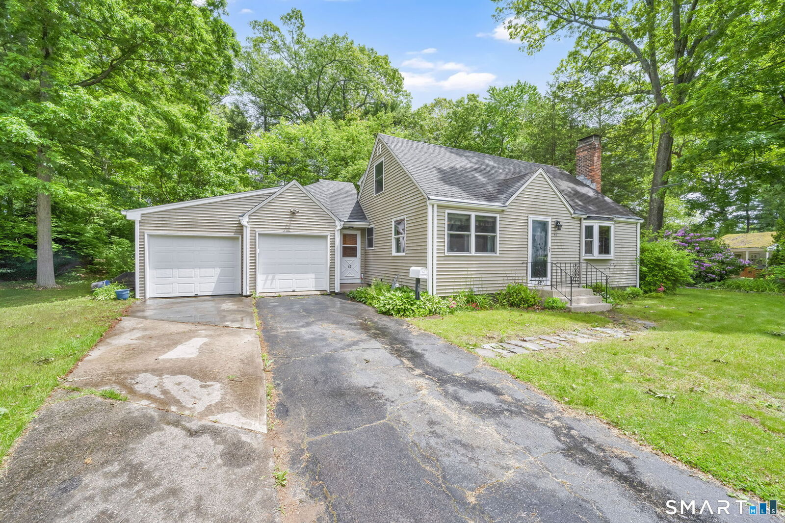 Property Photo: 40 Shadycrest Drive CT 06118