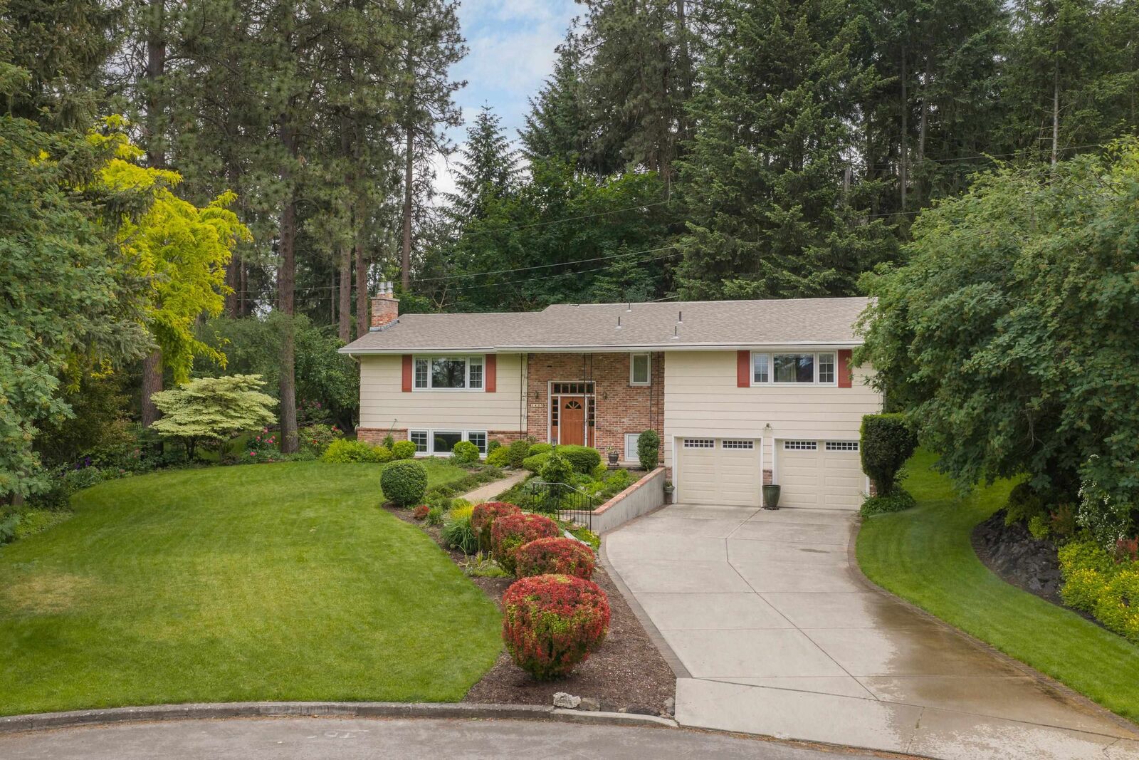 Property Photo:  1425 W Lawrence Dr  WA 99218-2478 