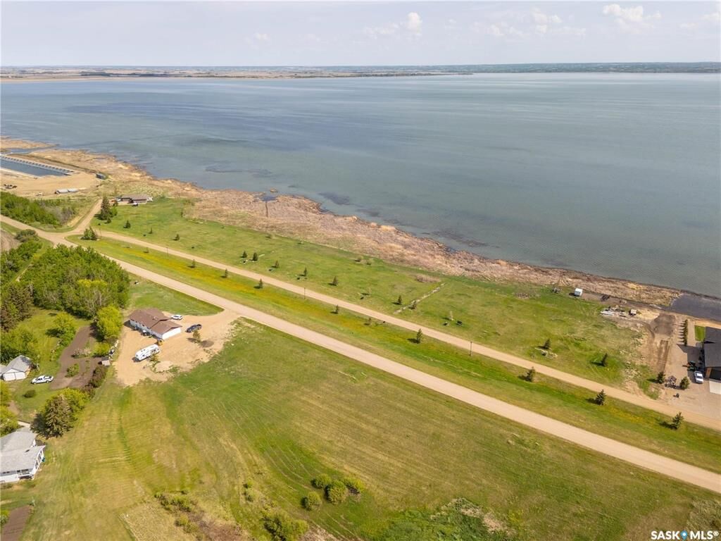 Property Photo:  690 Lakeshore Drive  SK S0M 1X0 