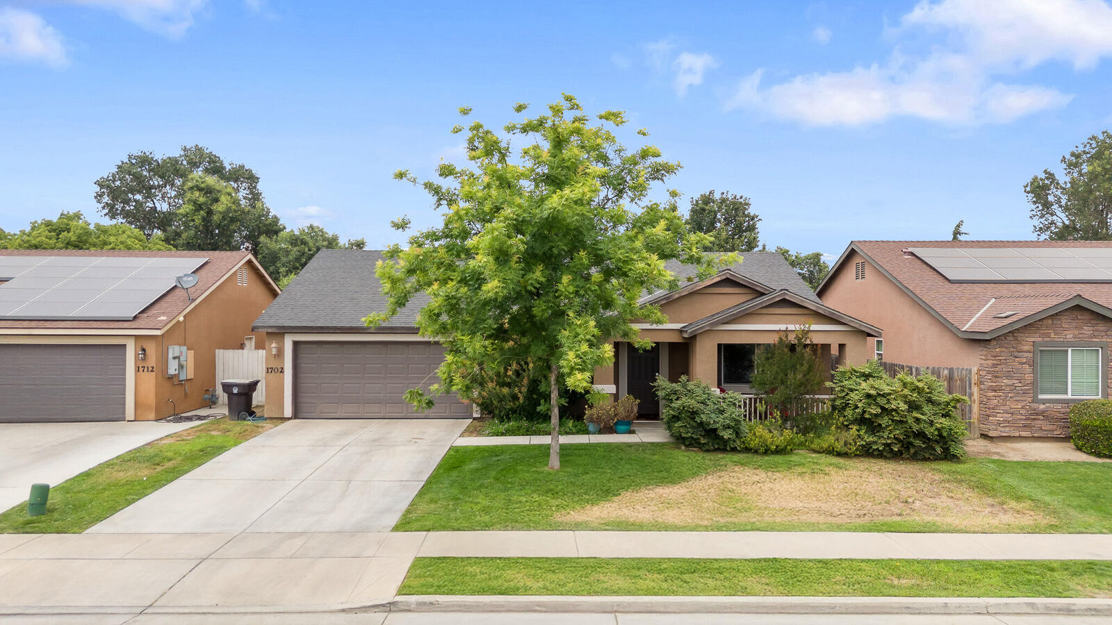 Property Photo:  1702 Capistrano Avenue  CA 93274 