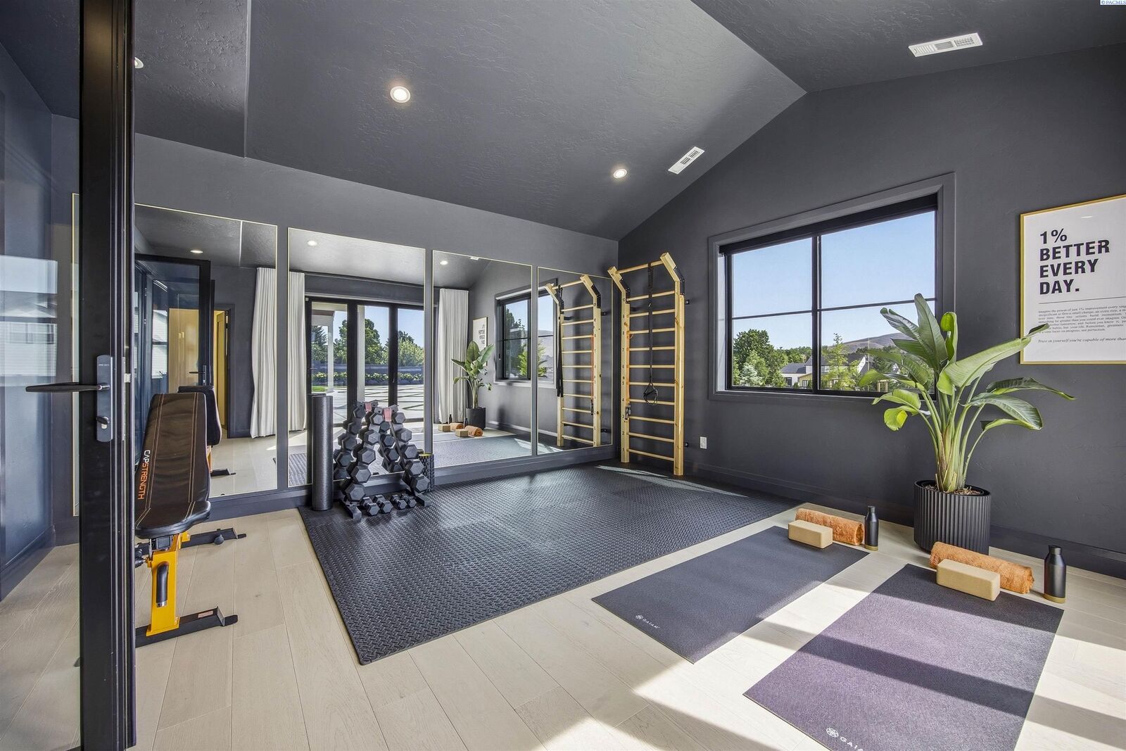 Property Photo: 3543 Paso Fino Street WA 99353