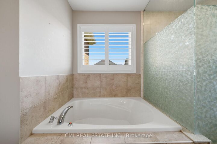Property Photo: 82 Gwillimbury Drive ON L3Z 0C8