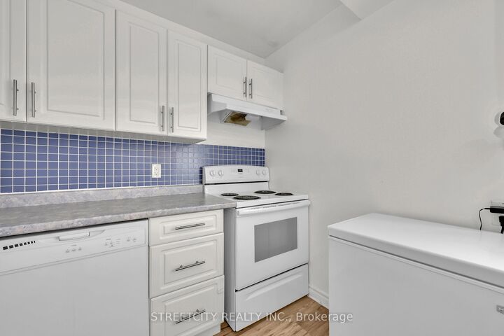Property Photo: 253 Taylor Street 8 ON N5Y 2J6