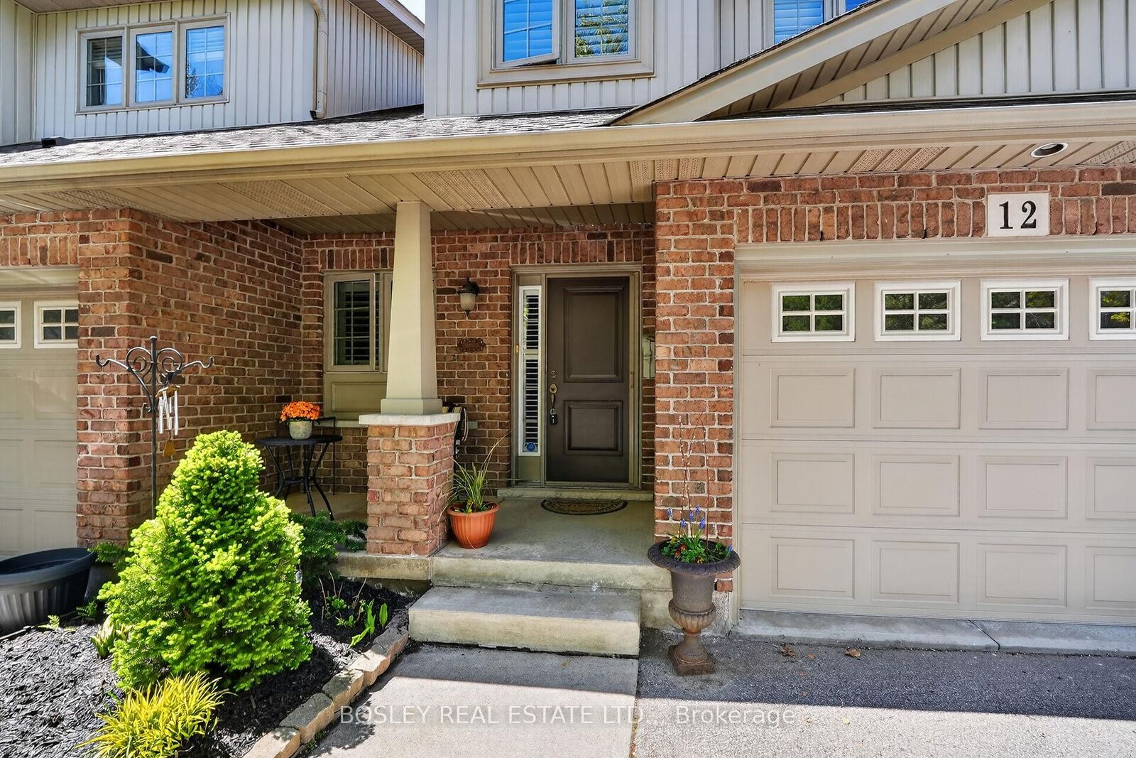 Property Photo: 7 Gibson Place Unit 12 ON L2R 0A3