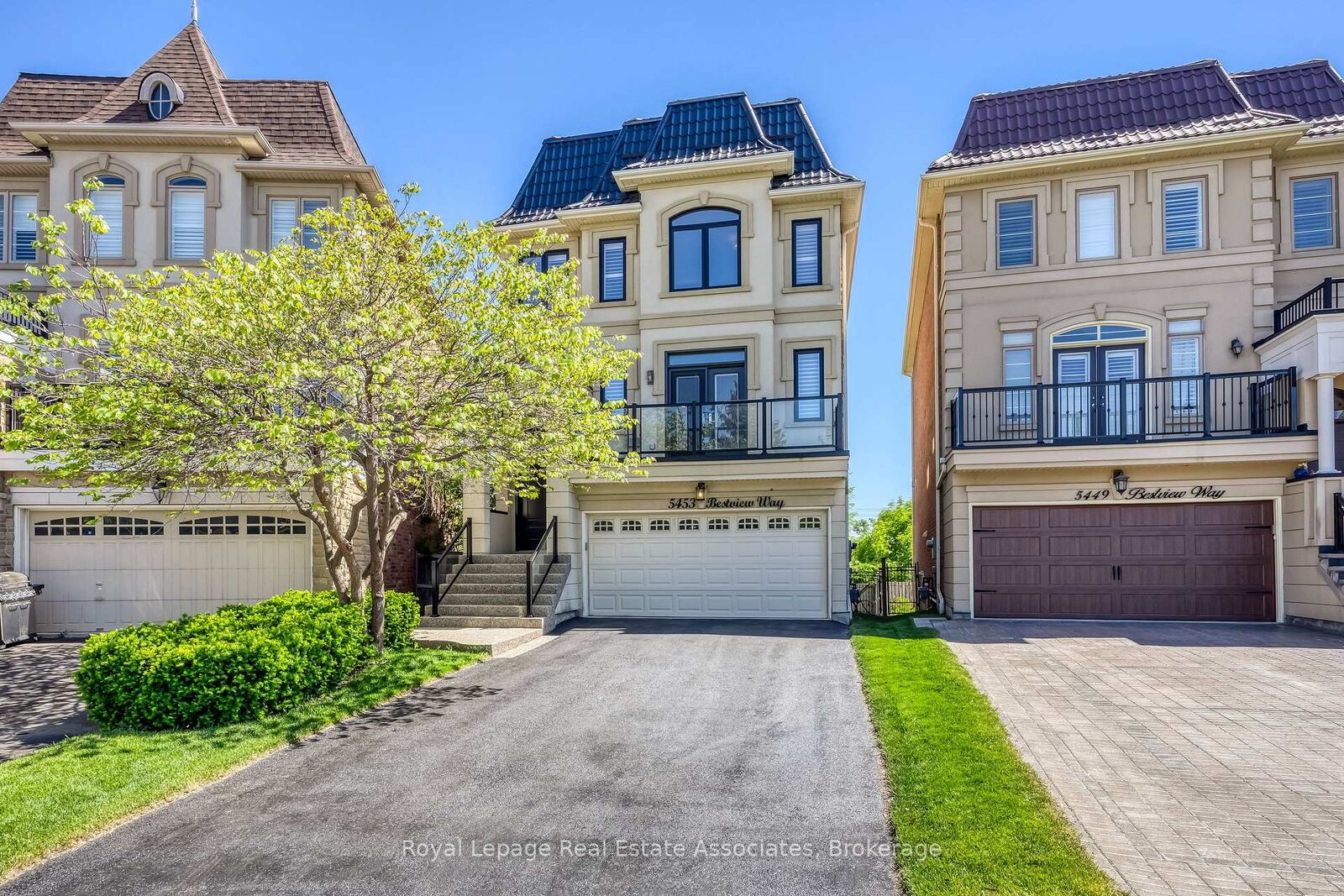 Property Photo: 5453 Bestview Way ON L5M 0B1