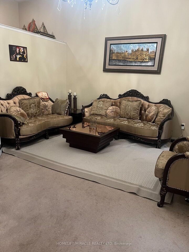 Property Photo: 23 Roundstone Drive ON L6X 0K7