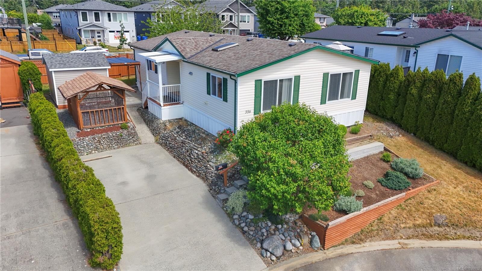 Property Photo: 356 Aspen Way #4 BC V9R 7A1