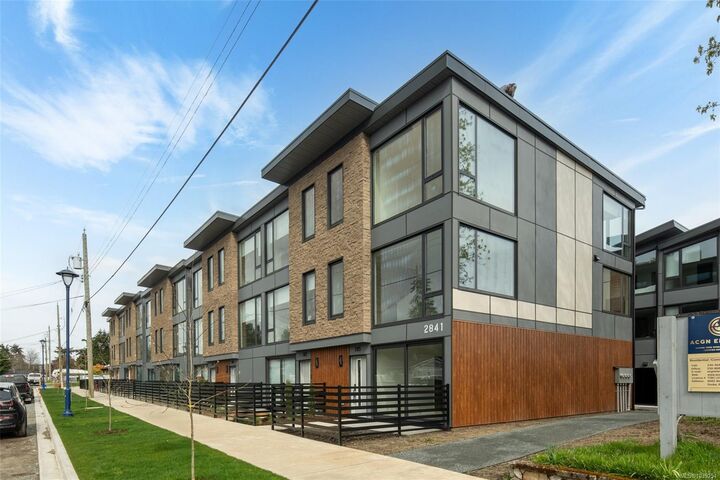 Property Photo: 916 Orono Ave #114 BC V9B 2T9