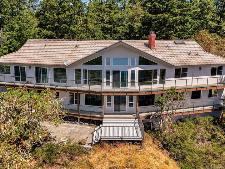 Property Photo: 560 Wilderness Pl BC V9Z 1C4