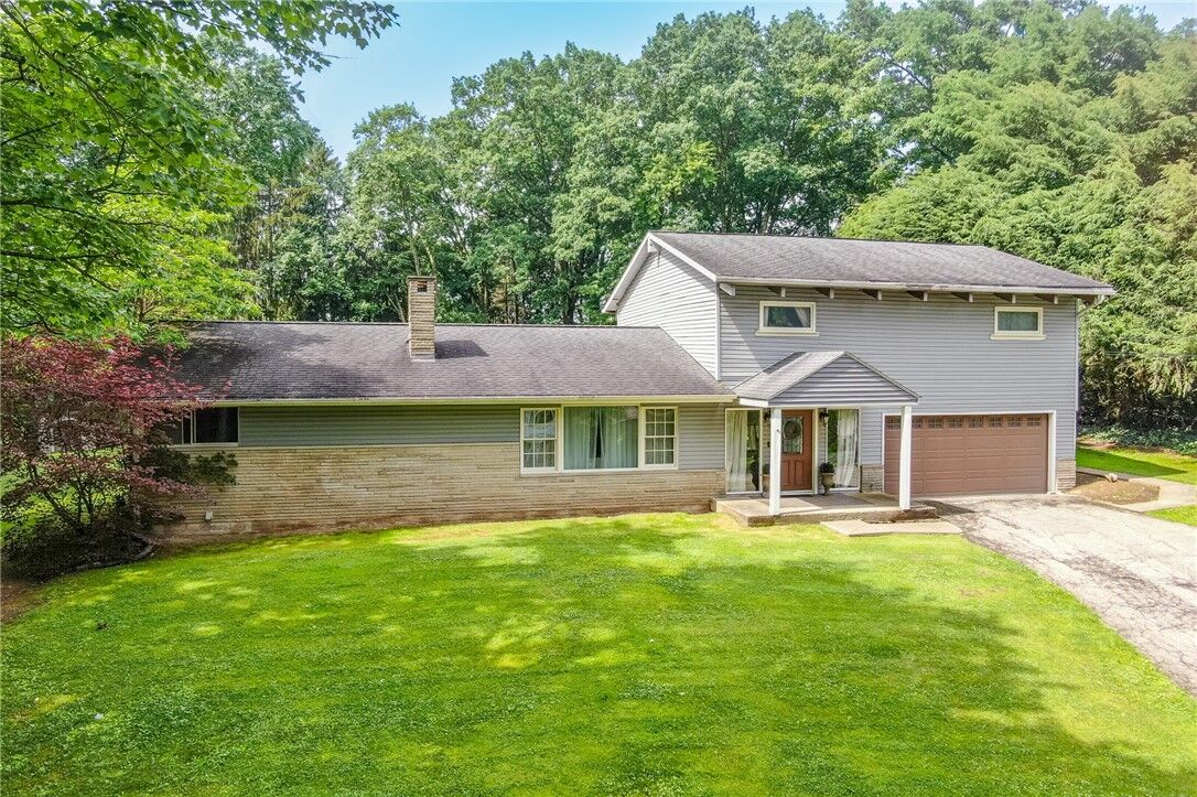 Property Photo: 468 Cherokee Dr PA 16001