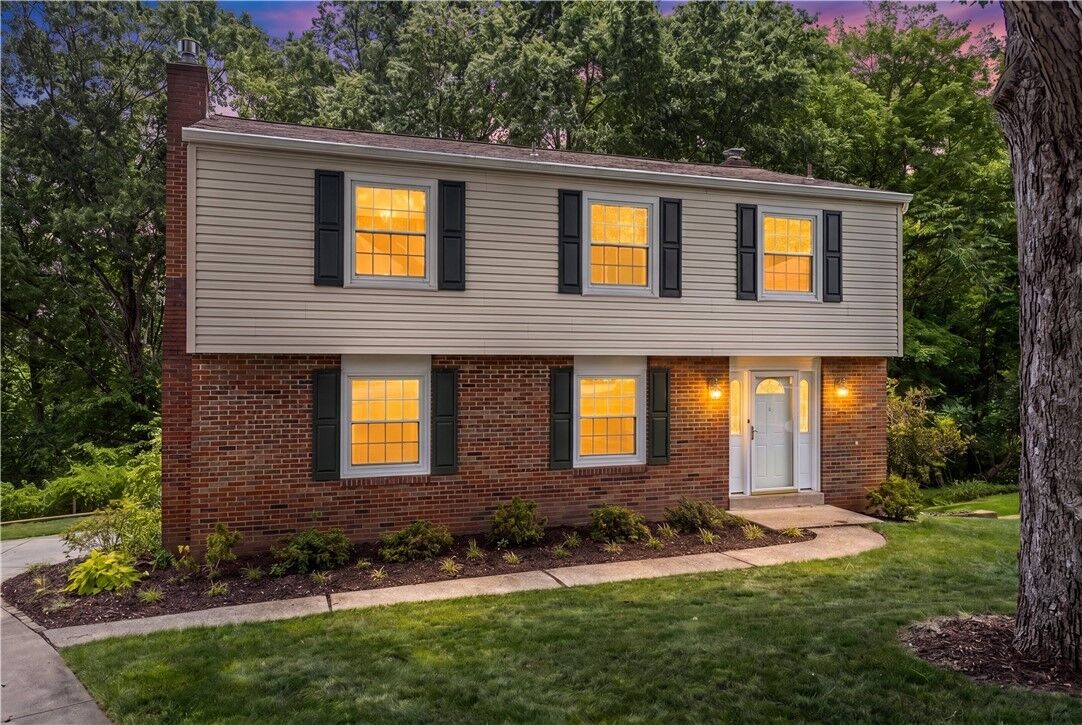 Property Photo:  1129 King George Court  PA 15237 