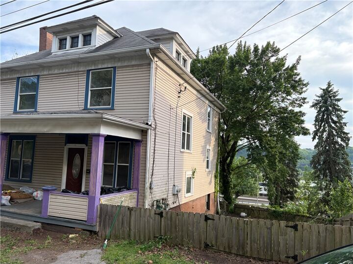 Property Photo:  580 4th Ave  PA 15042 