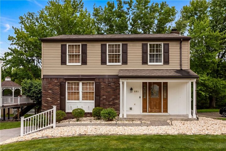 Property Photo:  121 Penncrest Drive  PA 15131 