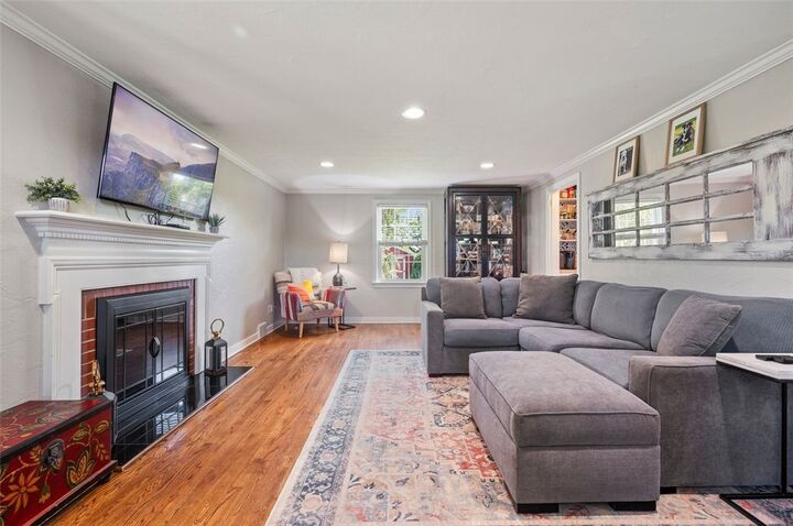 Property Photo:  4 E Club Dr  PA 15236 