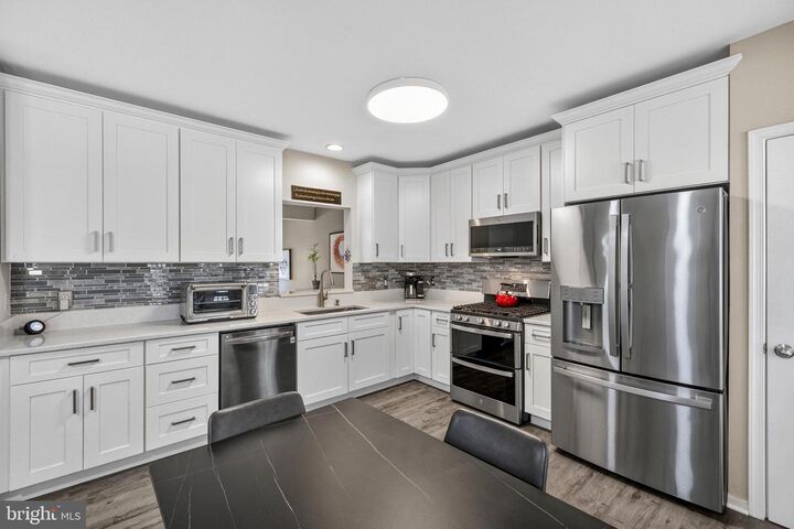 Property Photo: 44000 Kings Arms Square VA 20147