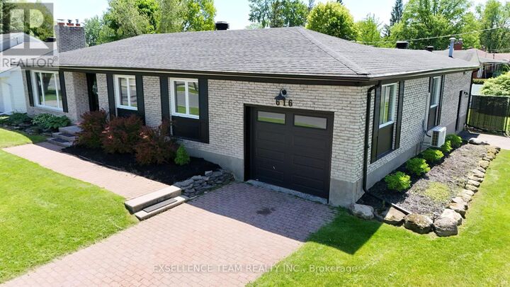 Property Photo:  616 Surgenor Street West  ON K6J 2H4 