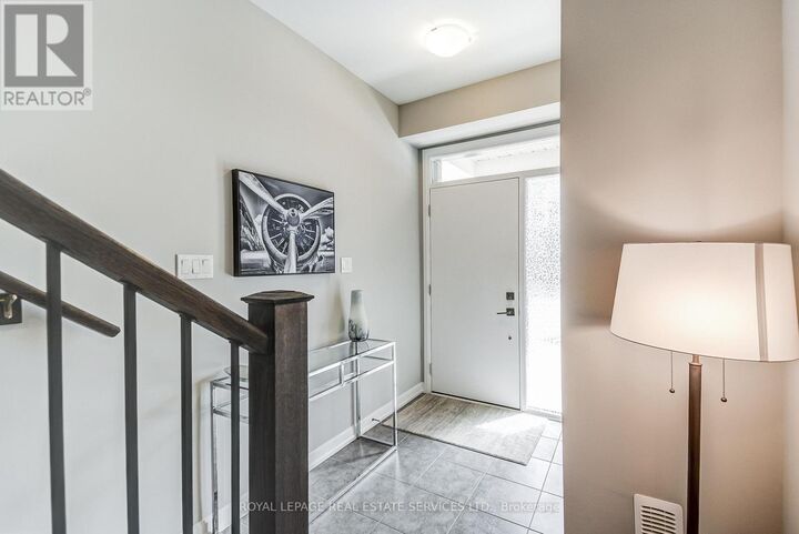 Property Photo:  143 Grovewood Common  ON L6H 0X5 
