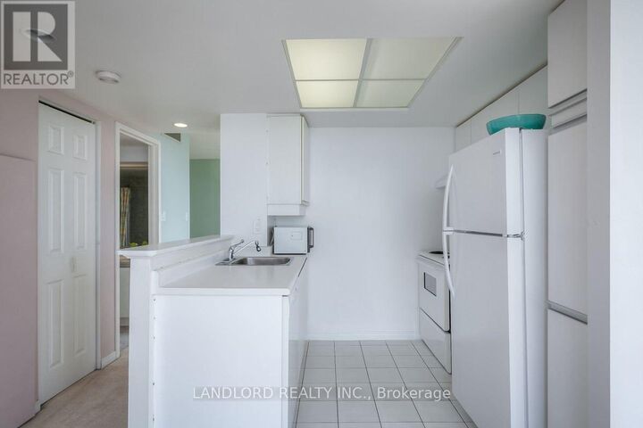 Property Photo:  5 Concorde Place 2504  ON M3C 3M8 