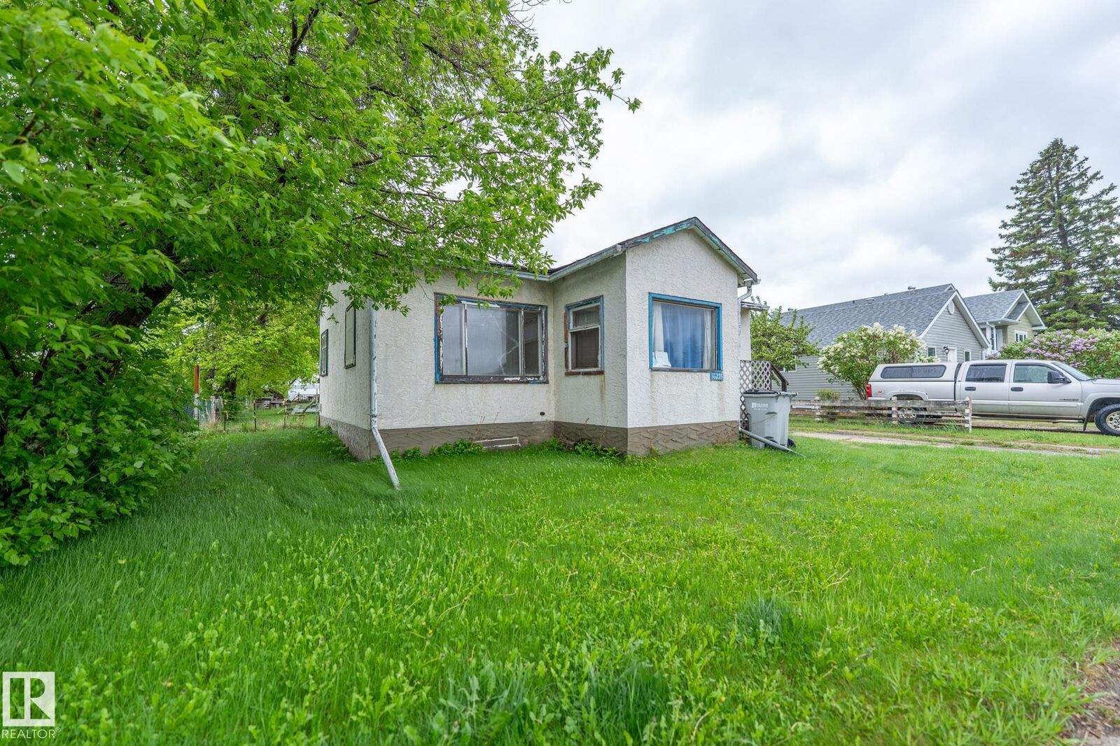 Property Photo:  10235 106 Street  AB T7P 1W4 