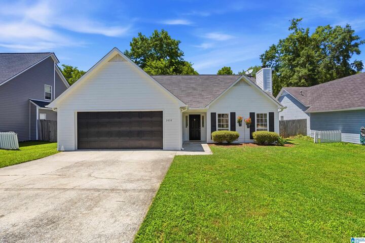 Property Photo: 1414 Timber Circle AL 35080