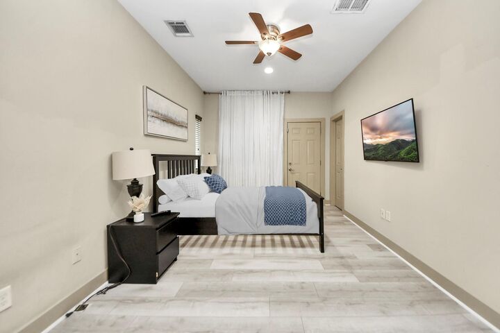 Property Photo:  4510 Inker Street B  TX 77007 