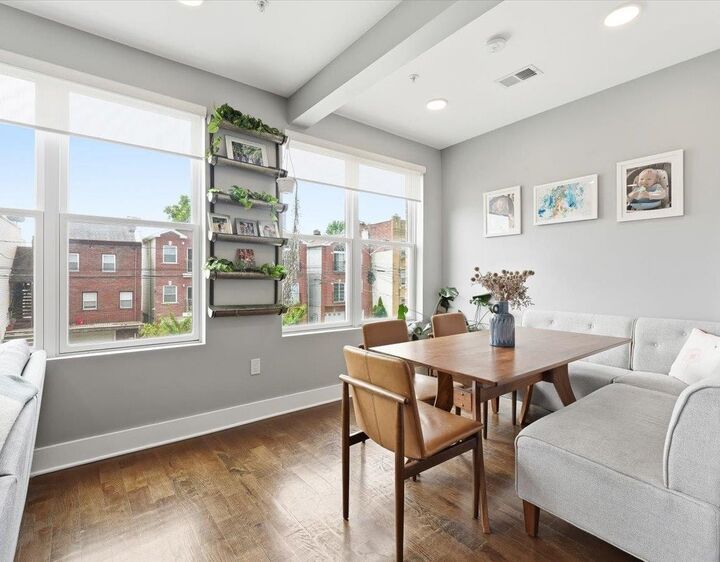 Property Photo:  50 Laidlaw Ave 2  NJ 07306 