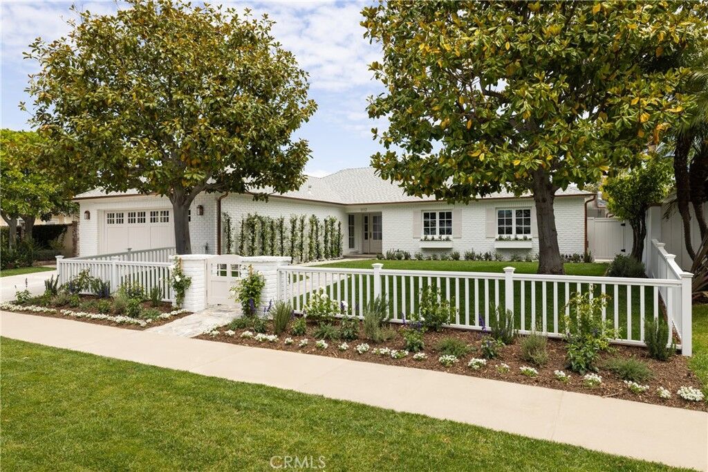 Property Photo:  1112 Pembroke Lane  CA 92660 