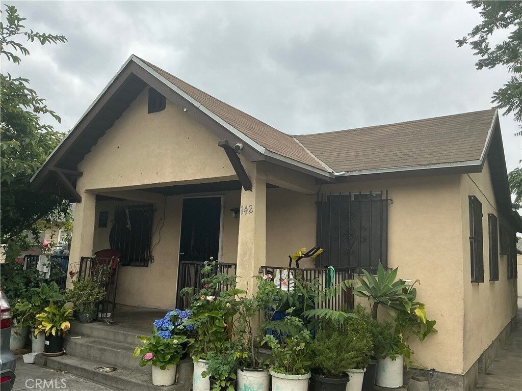Property Photo:  142 W 59th  CA 90003 