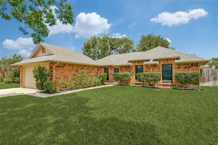 Property Photo: 20 Chimney Rock Drive TX 76262