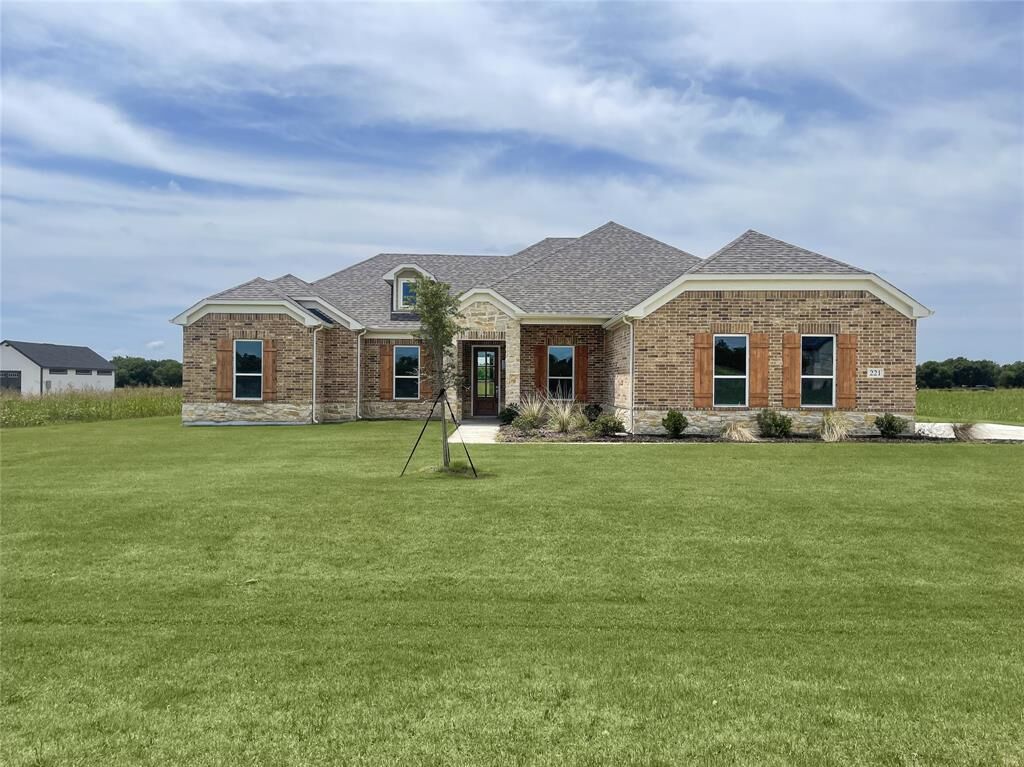 Property Photo: 221 Olson Road TX 75167