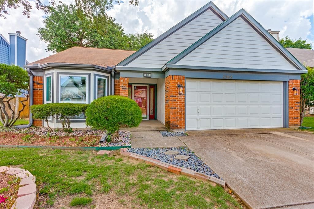 Property Photo:  2505 Dahlia Drive  TX 76123 