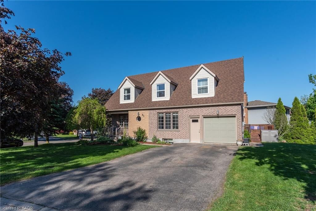 Property Photo:  31 Windermere Court  ON N2N 2W3 