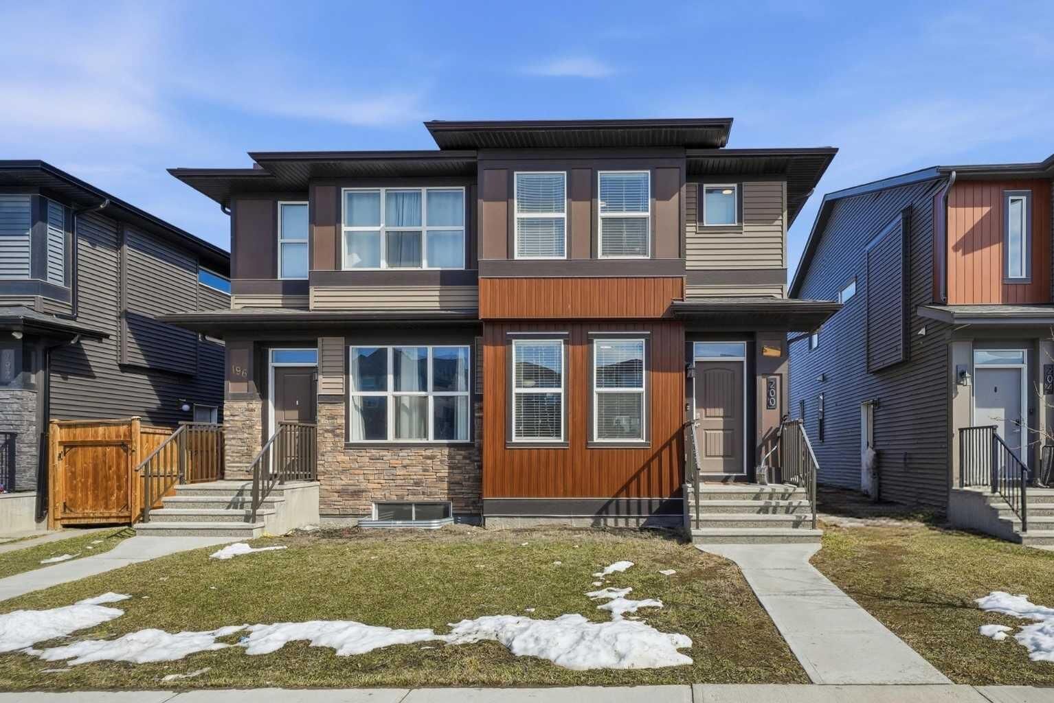 Property Photo:  200 Corner Meadows Way NE  AB T3N 1Y4 