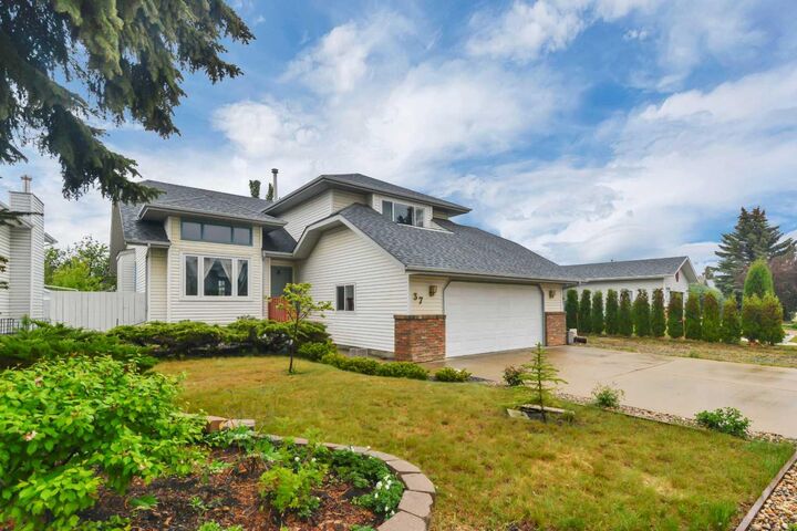 Property Photo: 37 Denovan Crescent AB T4R 2B6