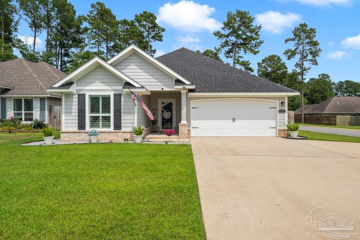 Property Photo: 5691 Dunridge Dr FL 32571