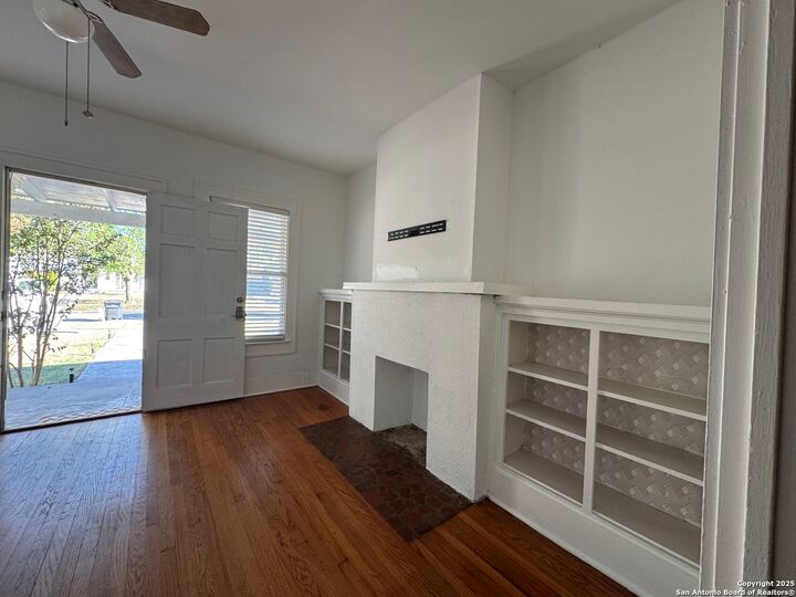 Property Photo:  2014 W Mulberry Ave  TX 78201 