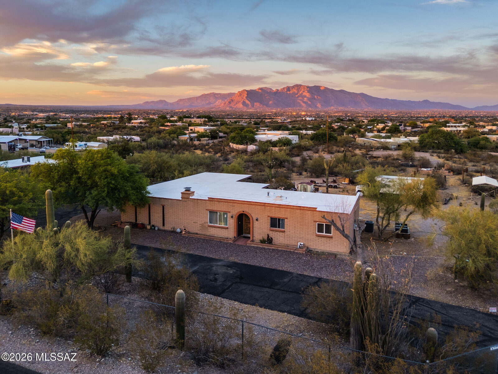 Property Photo:  4822 N Camino De La Codorniz  AZ 85745 