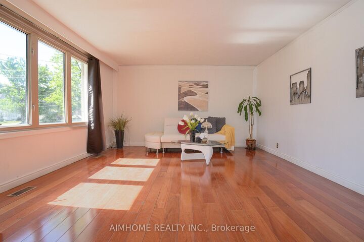 Property Photo: 49 Bellefontaine Street ON M1S 1J6