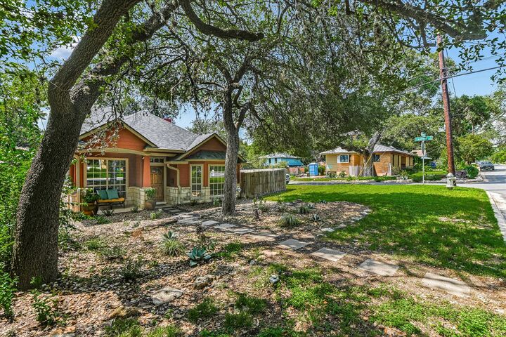 Property Photo: 915 Garner Avenue TX 78704