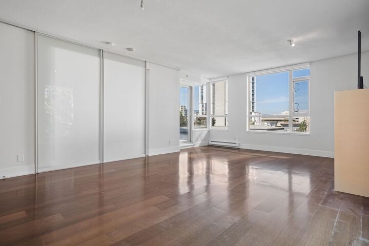 Property Photo: 1530 W 8th Avenue 403 BC V6J 5M6