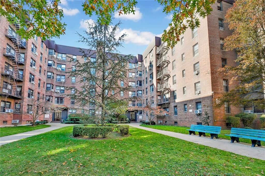 Property Photo: 2260 Burnett Street 6B NY 11229