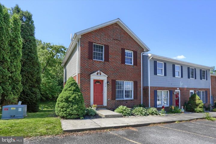 Property Photo:  214 Schoolhouse Lane  PA 17061 