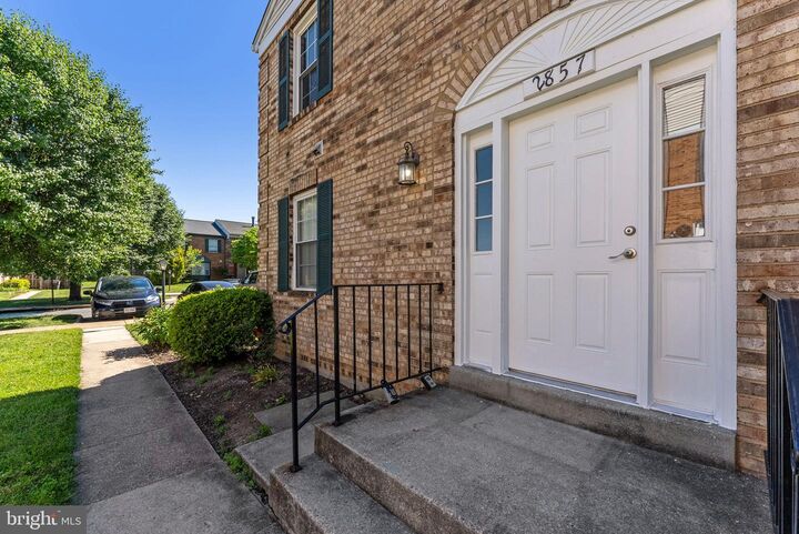 Property Photo:  2857 Bowes Lane  VA 22193 